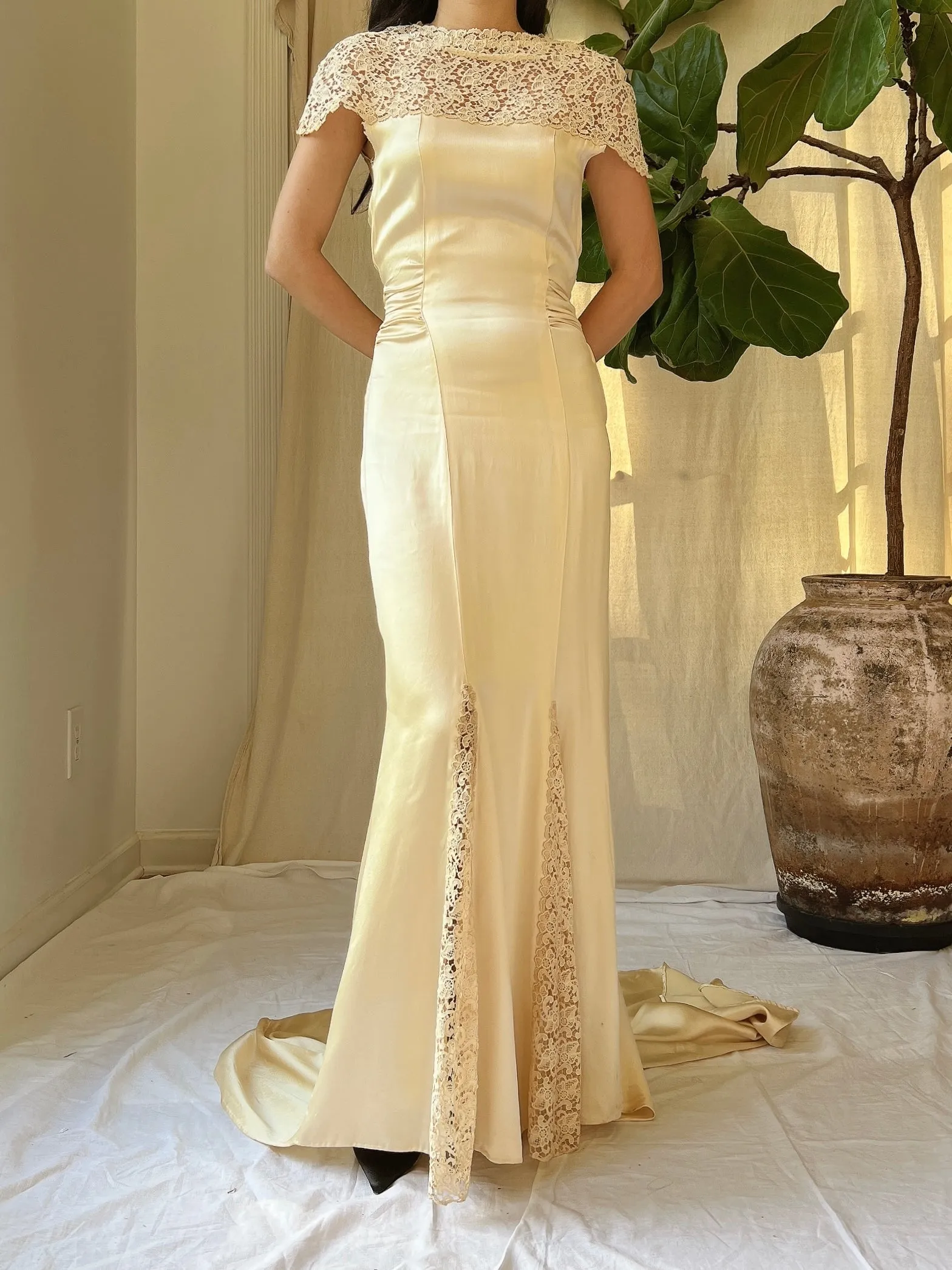 1930s Silk and Tatted Lace Gown - XXS