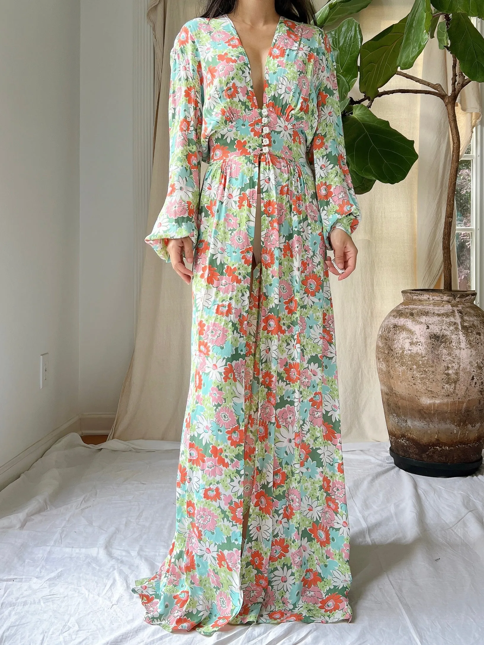 1940s Rayon/Nylon Poet Sleeve Dressing Gown - S/M