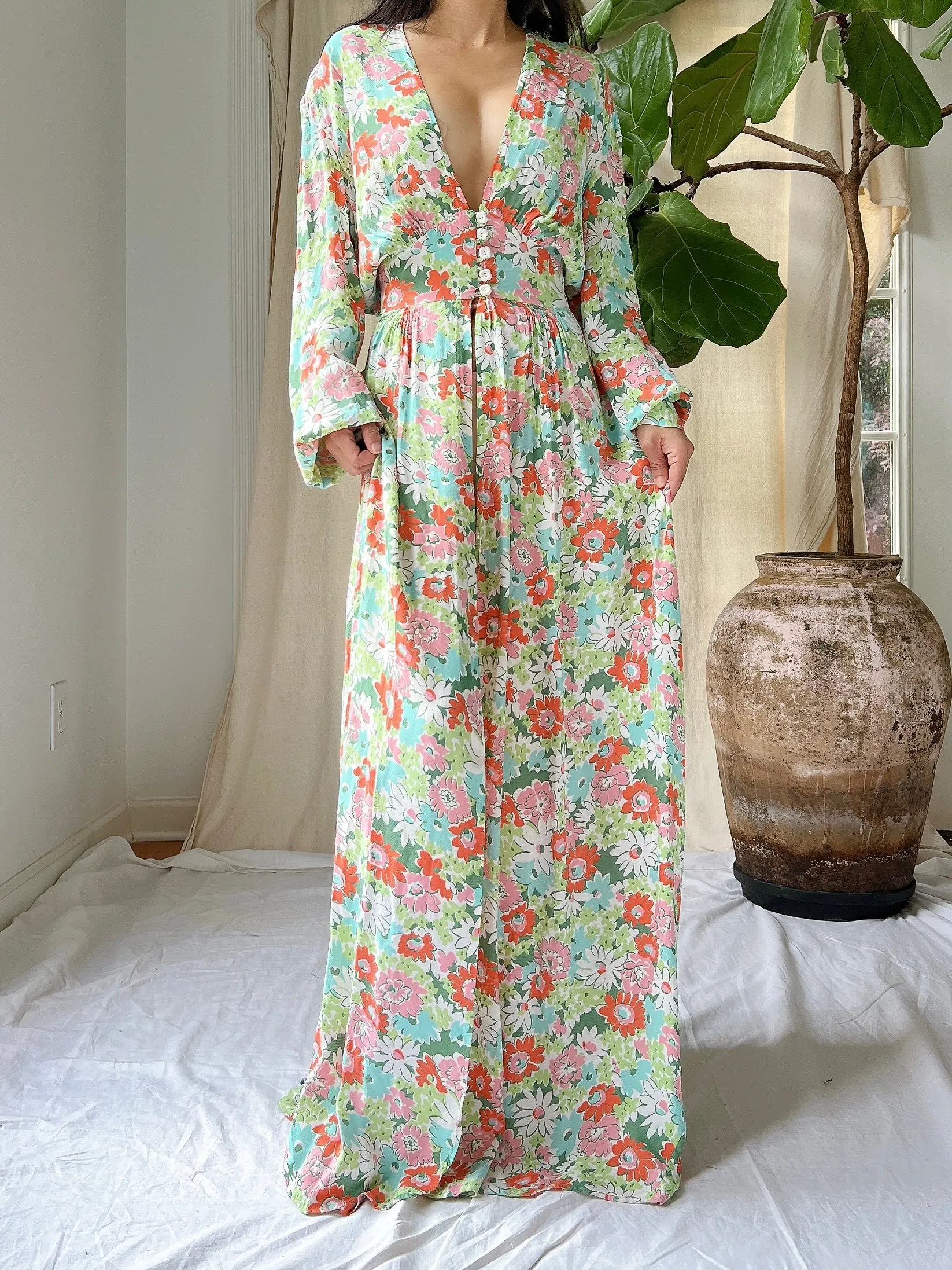 1940s Rayon/Nylon Poet Sleeve Dressing Gown - S/M