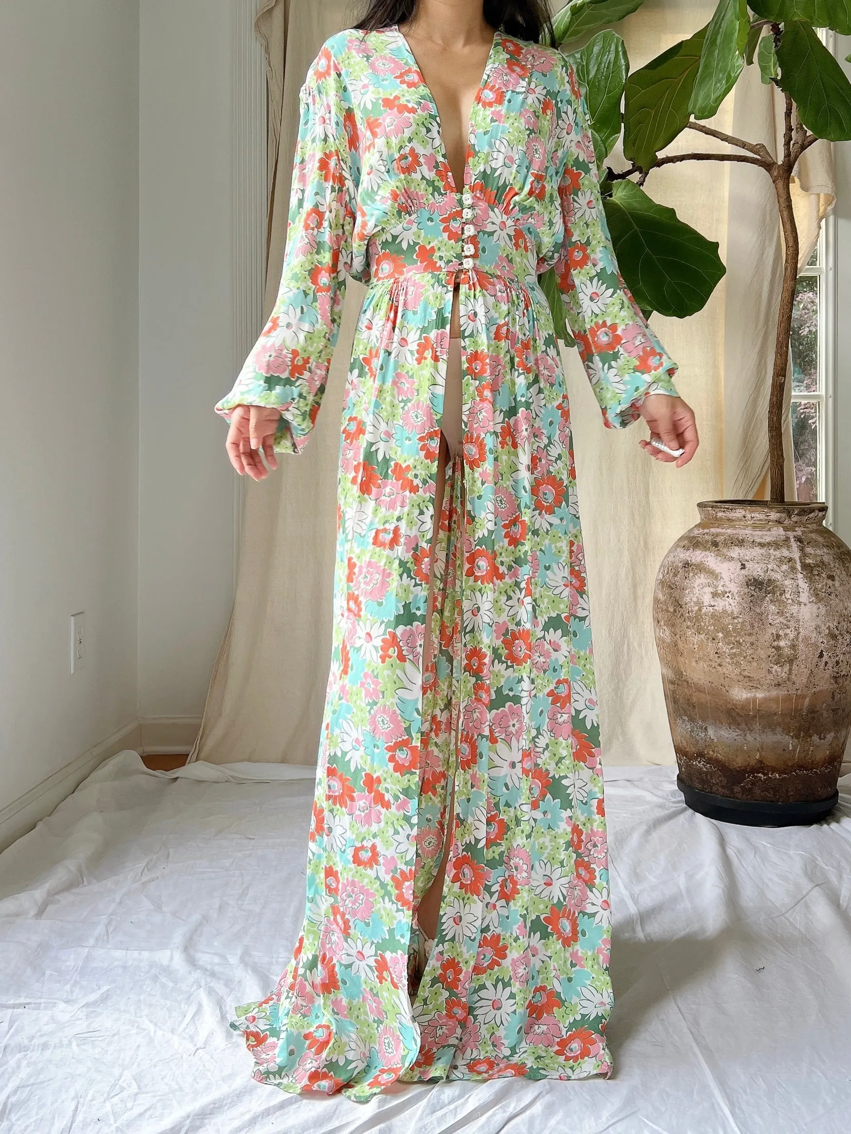 1940s Rayon/Nylon Poet Sleeve Dressing Gown - S/M