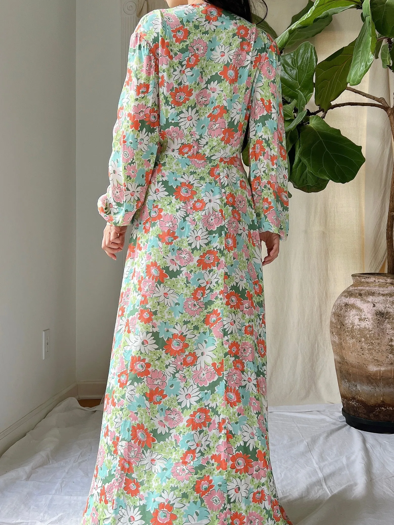 1940s Rayon/Nylon Poet Sleeve Dressing Gown - S/M