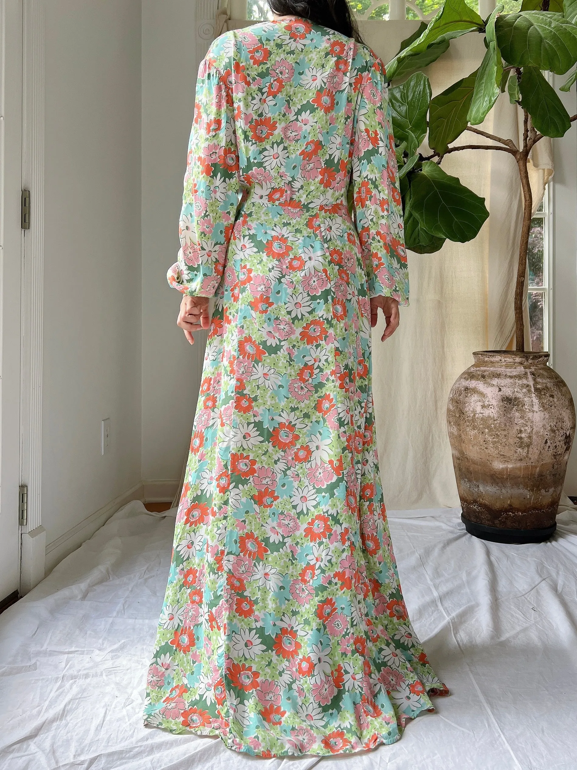 1940s Rayon/Nylon Poet Sleeve Dressing Gown - S/M