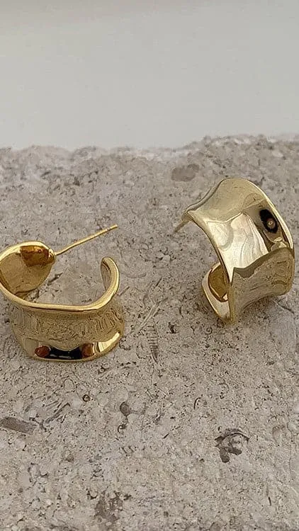 Erin Hoop Earrings - Gold