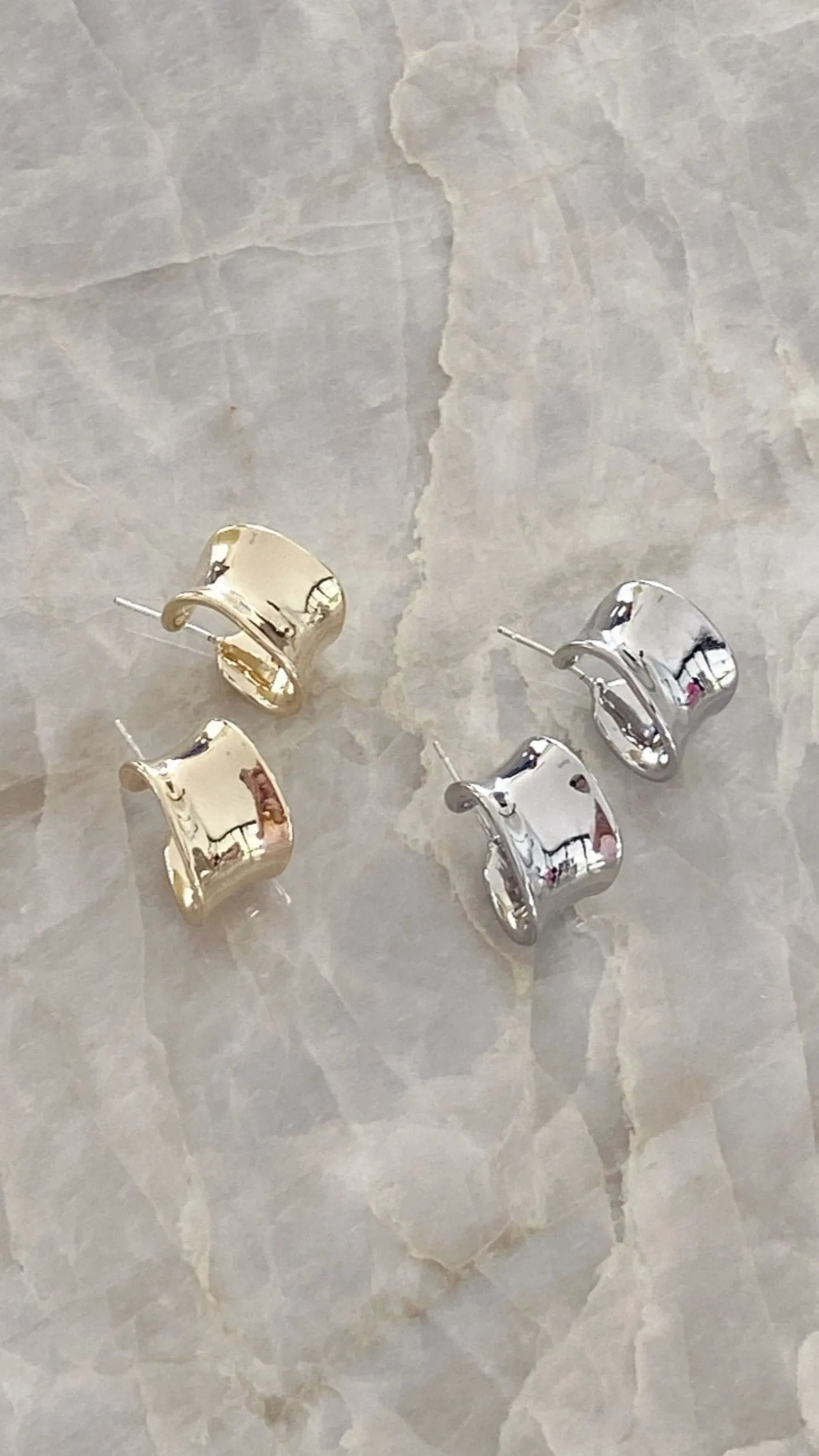Erin Hoop Earrings - Gold