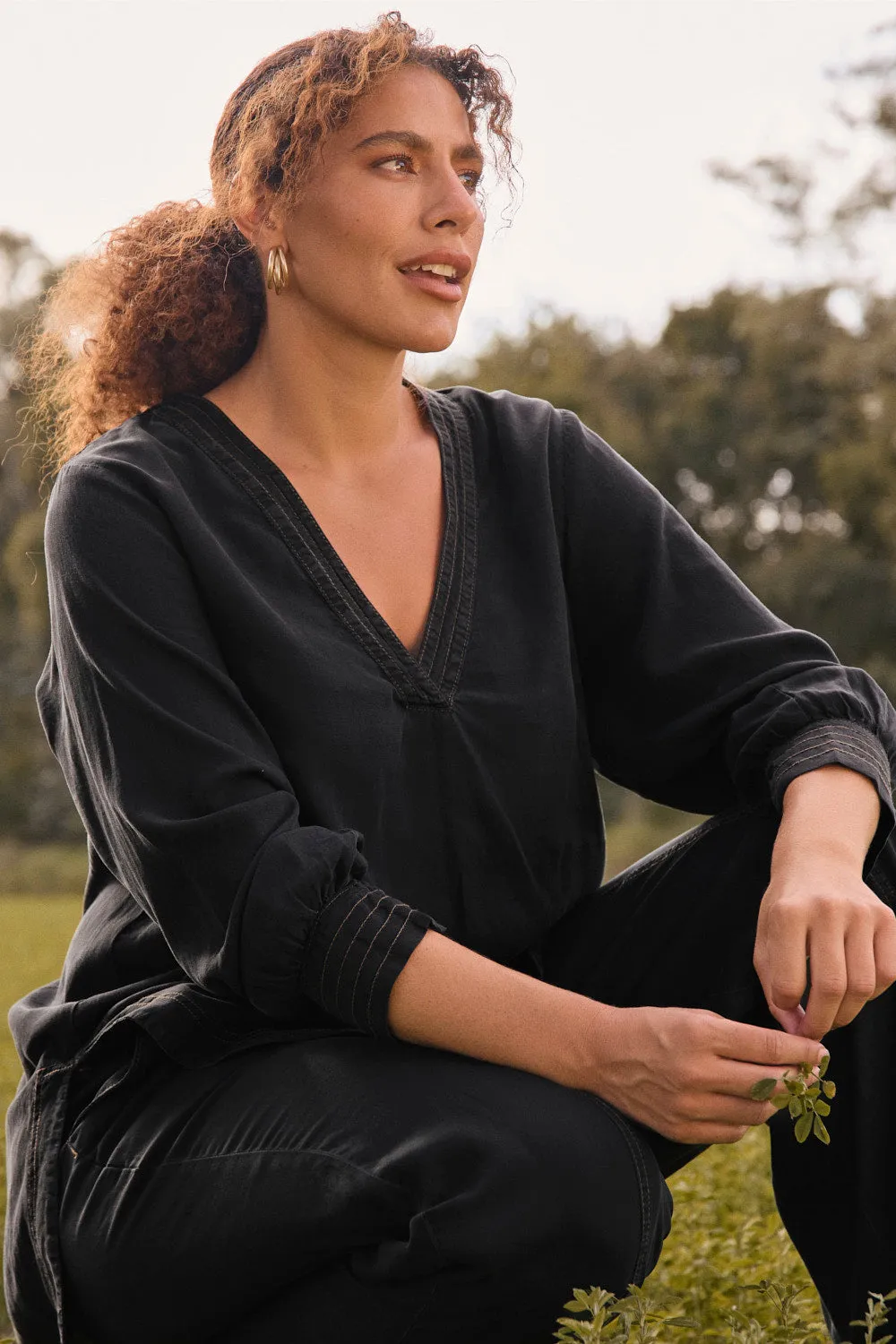 Maggie Tencel Tunic Top in Black