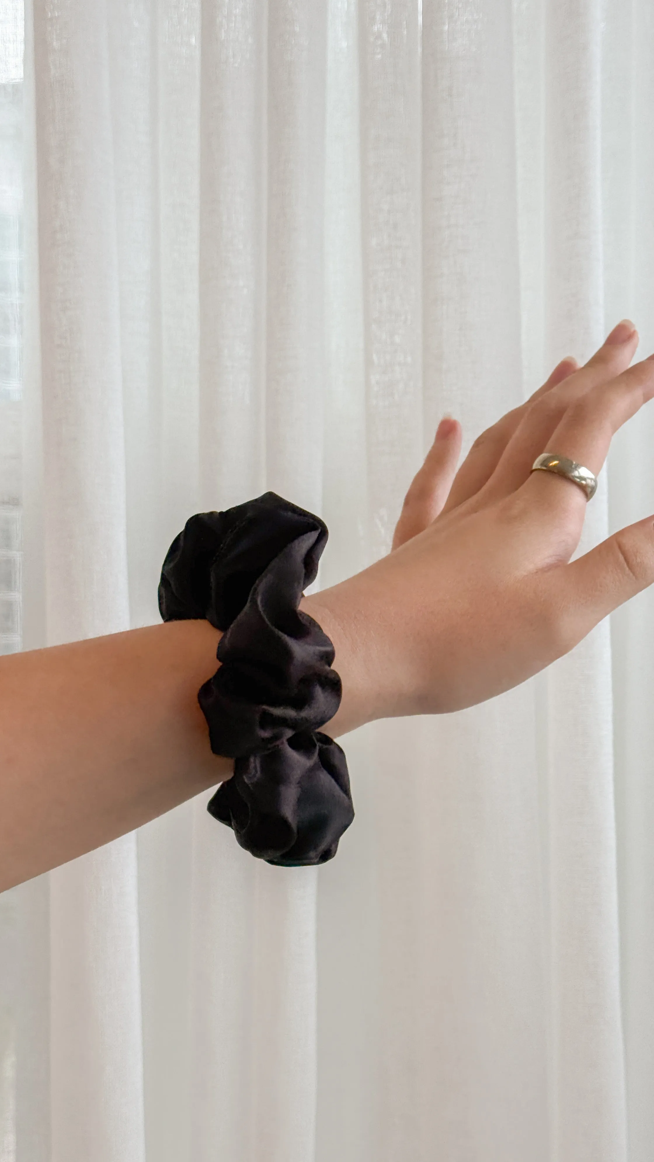 Vasiliy Silky Scrunchie - Black